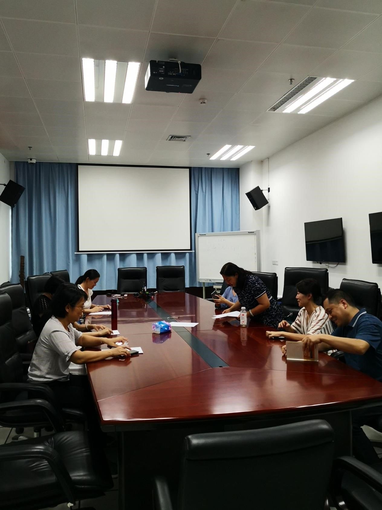数据结构课程组教学研讨会1.jpg 数据结构课程组教学研讨会1.jpg